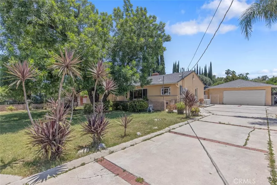 22642 Victory BLVD, Woodland Hills, CA 91367