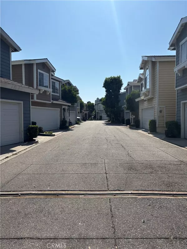 North Hills, CA 91343,9213 Independence WAY