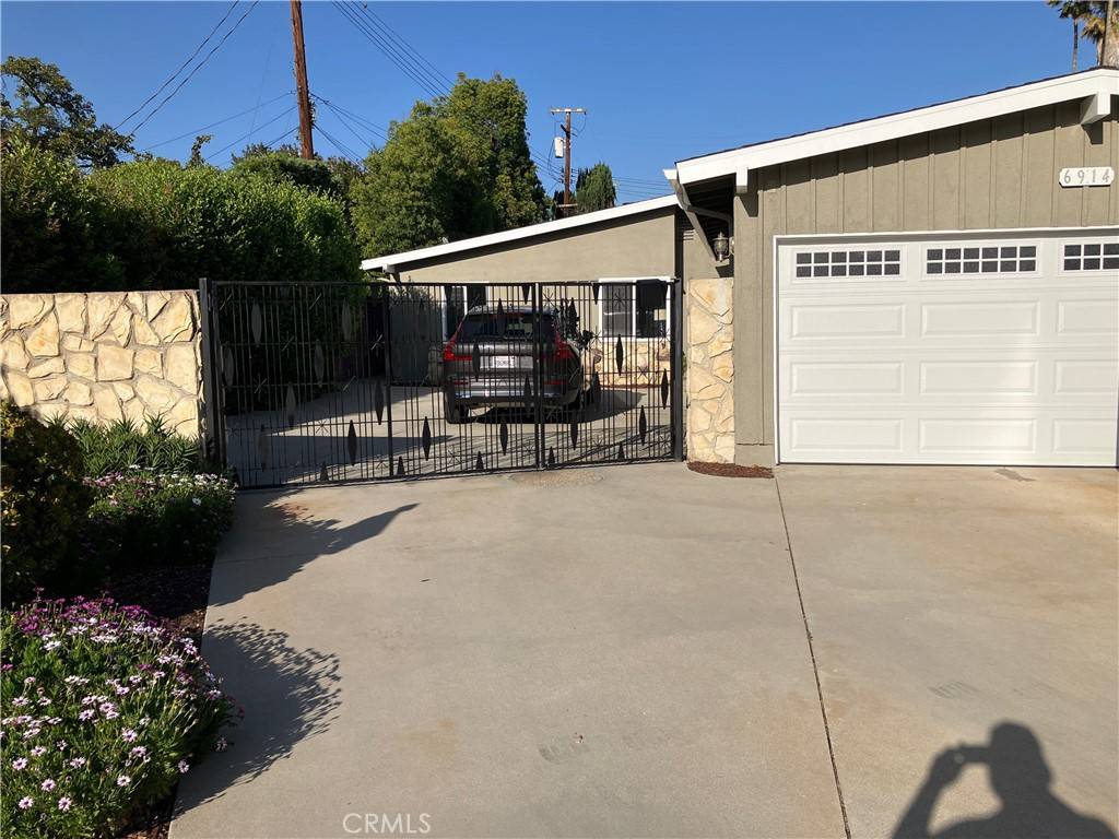 6914 Andasol AVE, Lake Balboa, CA 91406