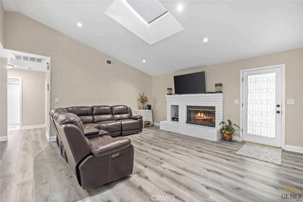 Bakersfield, CA 93311,3105 Whisper Oak WAY