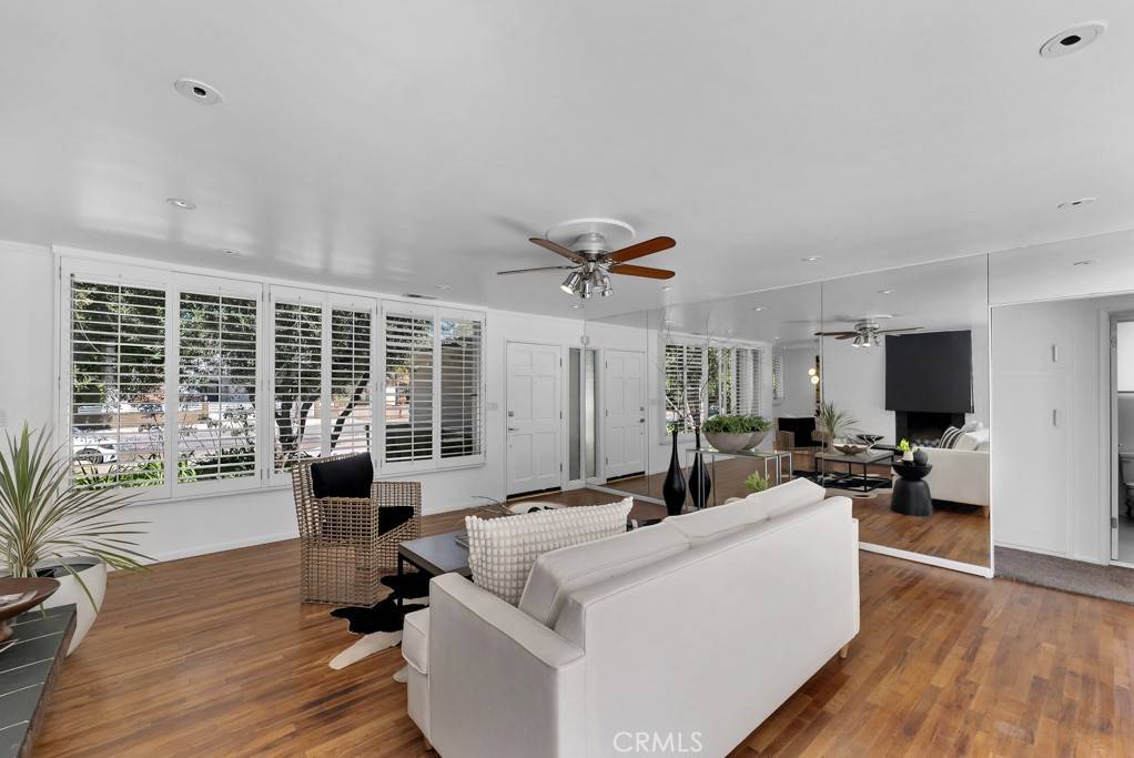 Woodland Hills, CA 91364,5217 Canoga AVE