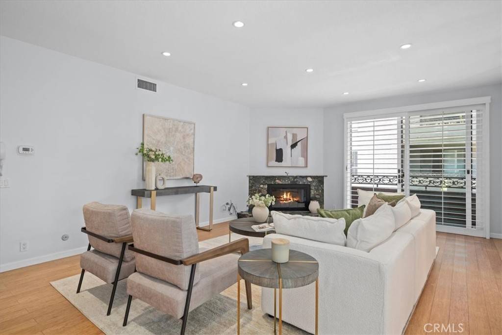 Sherman Oaks, CA 91403,14844 Dickens ST #208