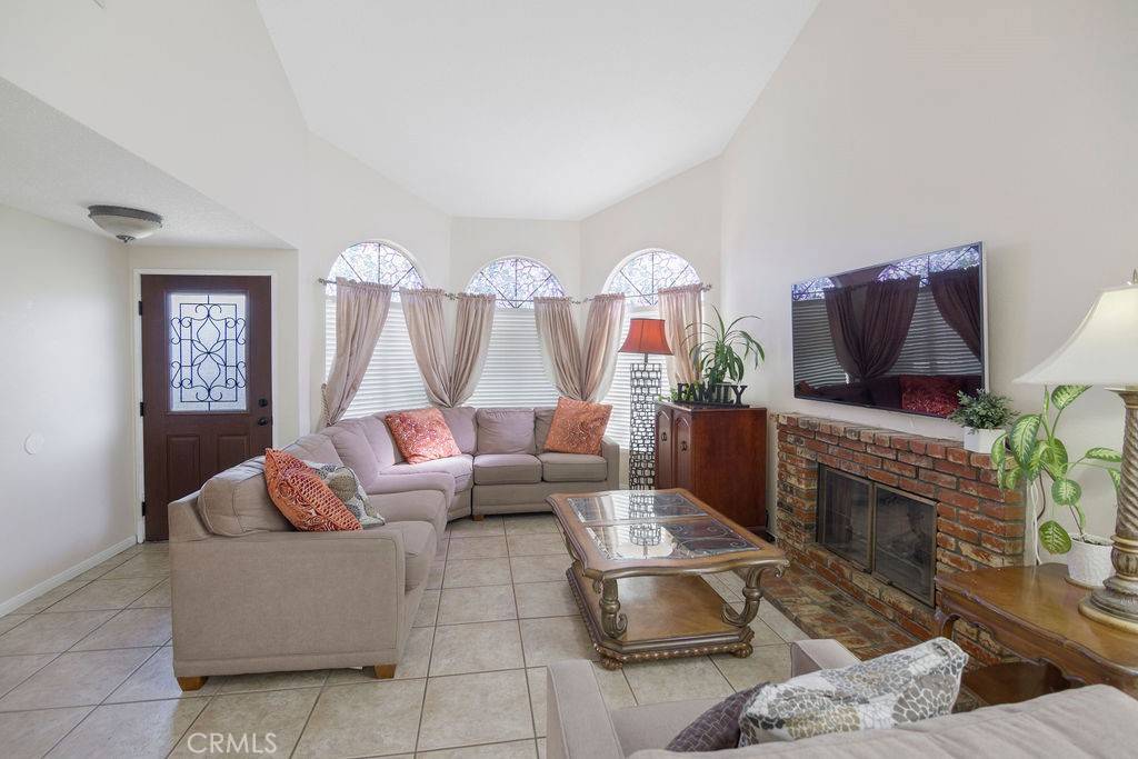 Sylmar, CA 91342,11661 Luanda St