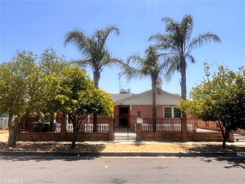 6950 Babcock AVE, North Hollywood, CA 91605
