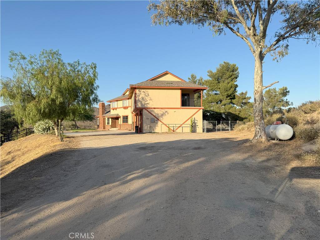 Agua Dulce, CA 91390,13620 Pales