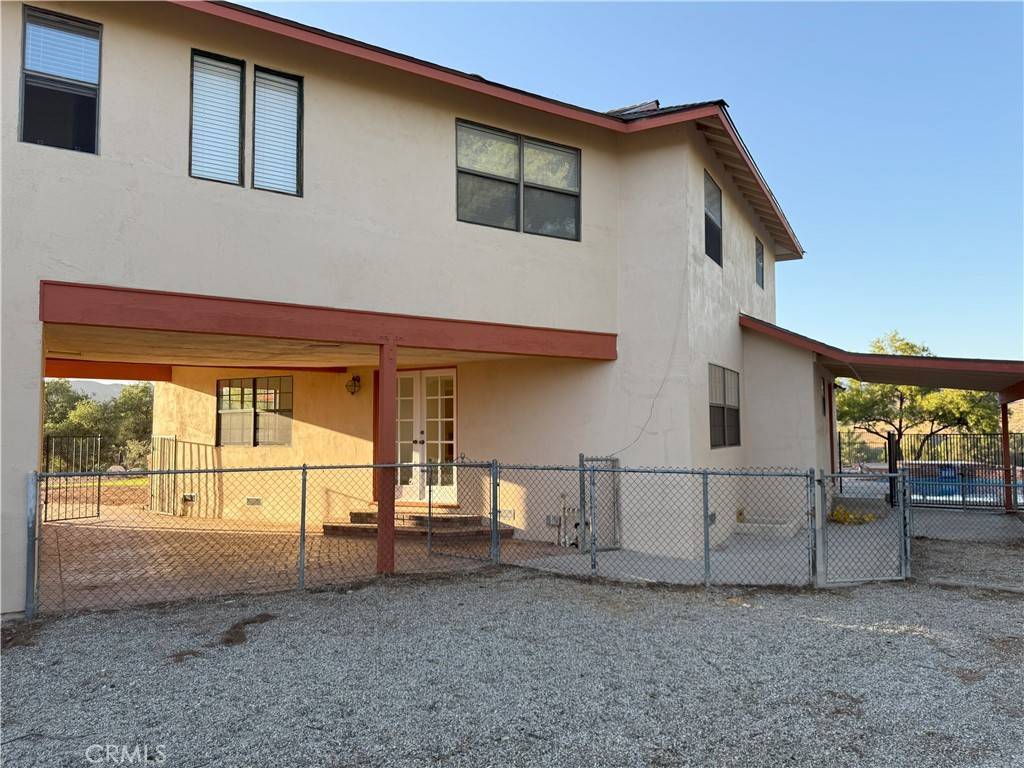 Agua Dulce, CA 91390,13620 Pales