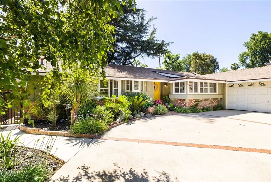 8841 White Oak AVE, Sherwood Forest, CA 91325