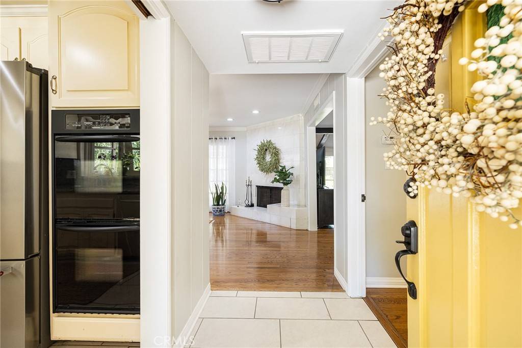 Sherwood Forest, CA 91325,8841 White Oak AVE