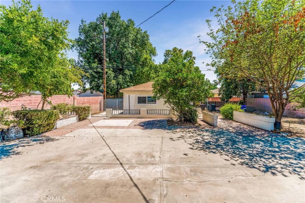 Winnetka, CA 91306,20328 Roscoe BLVD