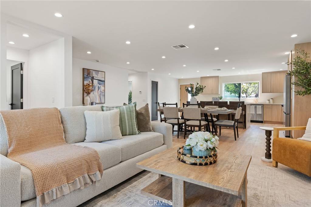 North Hills, CA 91343,8840 Valjean AVE