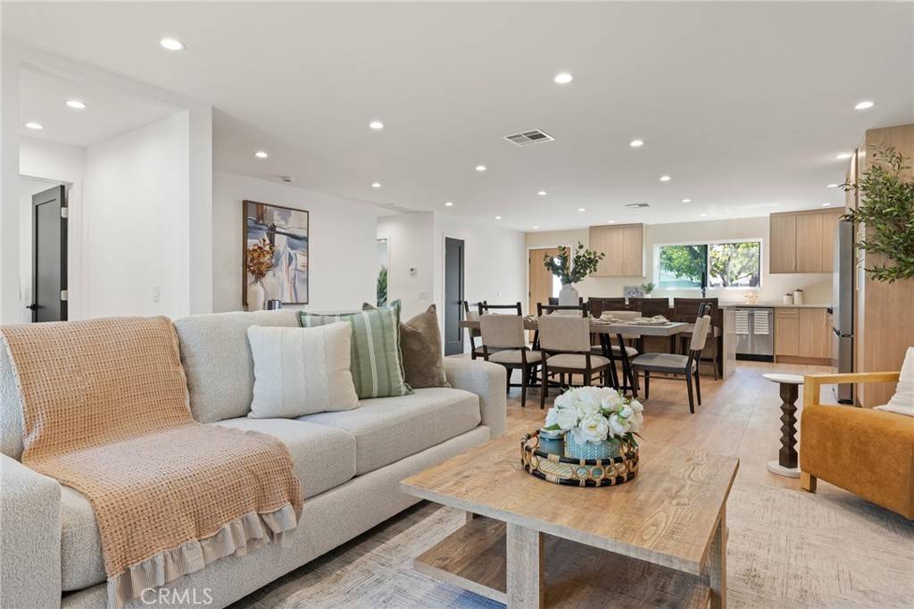 North Hills, CA 91343,8840 Valjean AVE
