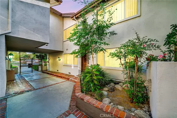 18619 Collins ST #F35, Tarzana, CA 91356