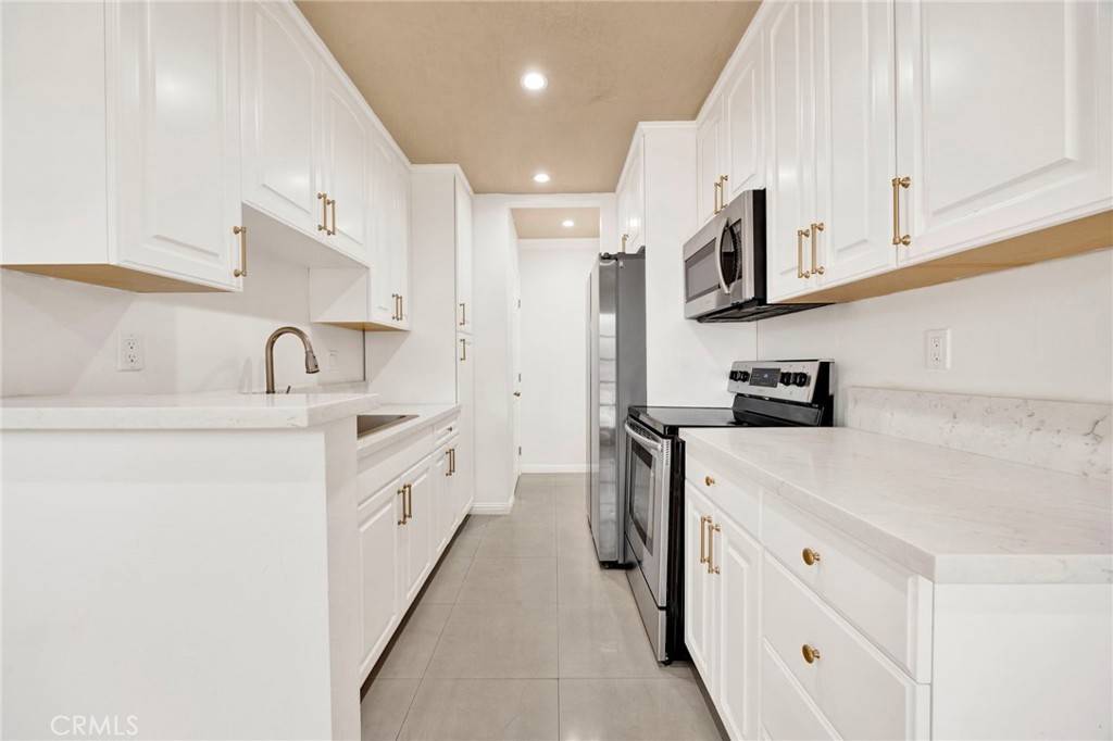 Encino, CA 91316,5320 Zelzah AVE #106