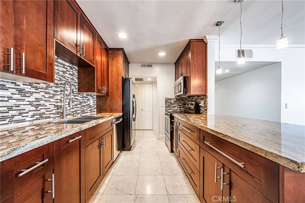 Encino, CA 91316,5454 Zelzah AVE #314