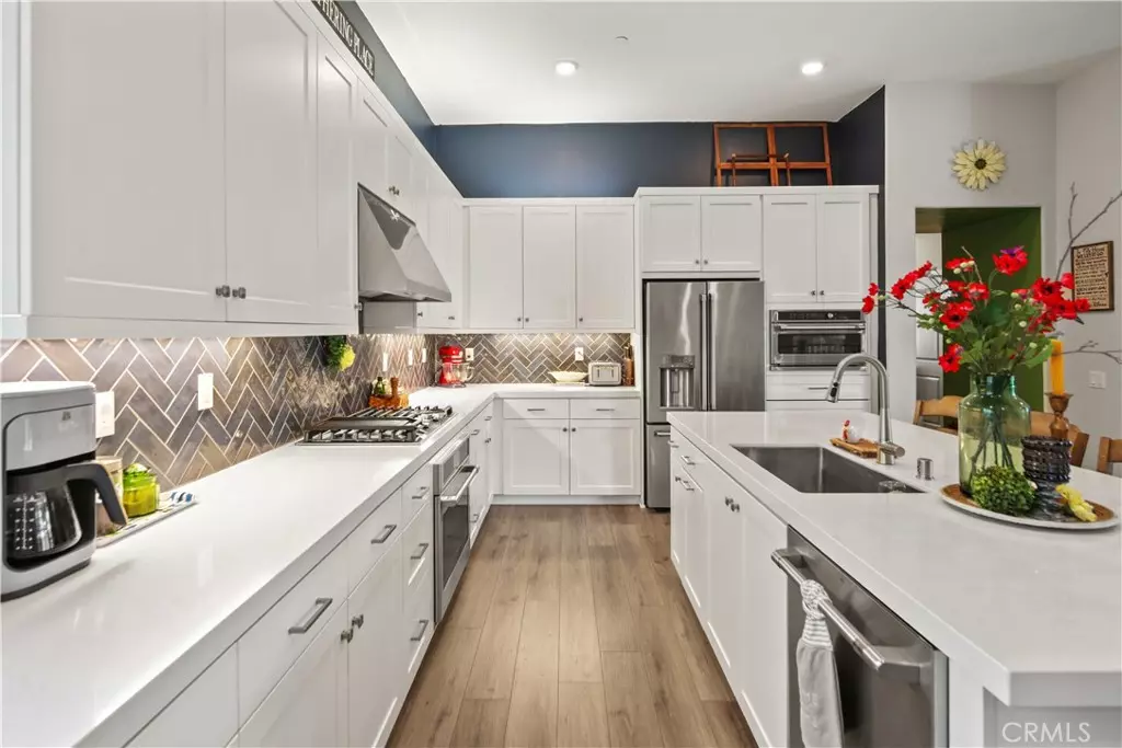 Valencia, CA 91381,26957 Winding Trail CT