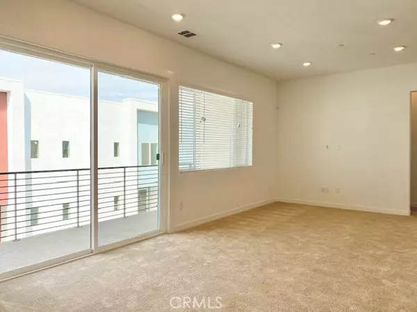 Valencia, CA 91381,26955 Prospector RD #305