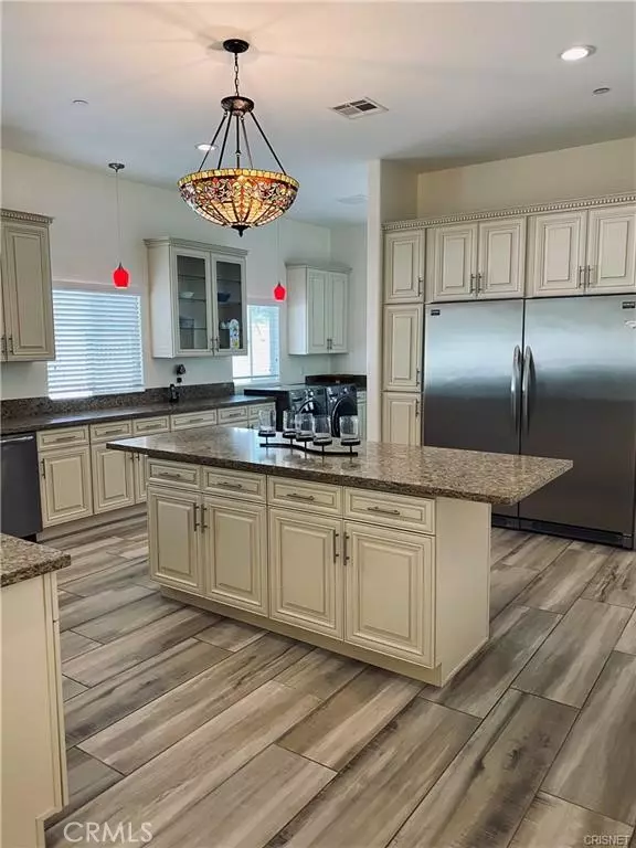 Reseda, CA 91335,19238 Arminta