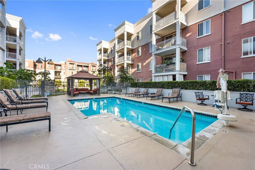 3740 Santa Rosalia DR #216, Los Angeles, CA 90008