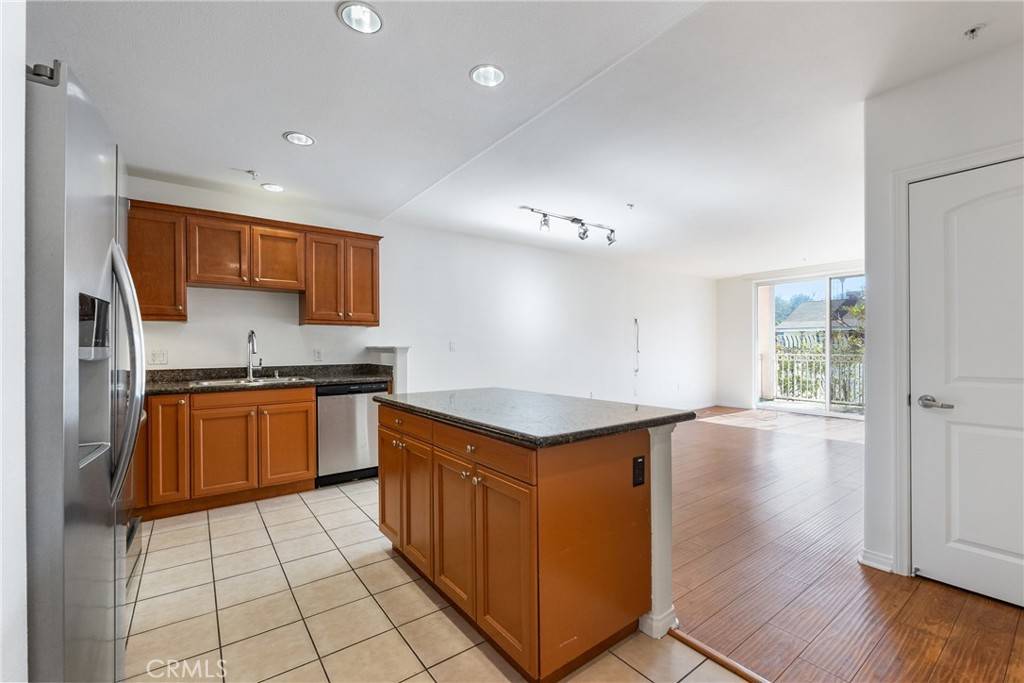 Los Angeles, CA 90008,3740 Santa Rosalia DR #216
