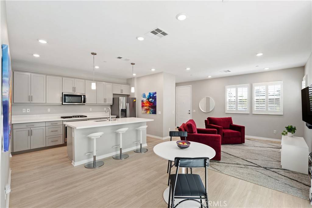 Canyon Country, CA 91387,27753 Dyer WAY