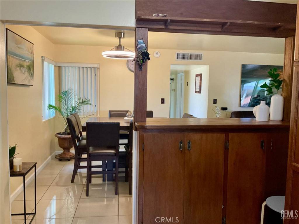 Bakersfield, CA 93305,2720 Baylor ST