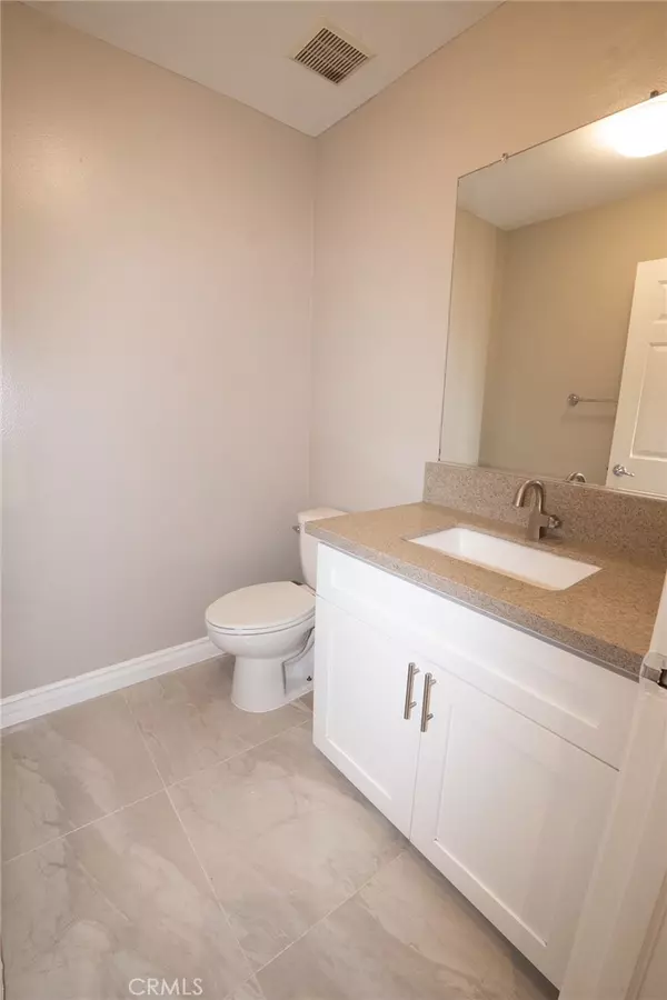 North Hills, CA 91343,8554 Burnet AVE #135