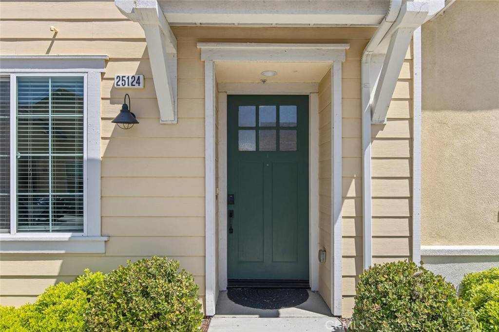Canyon Country, CA 91387,25124 Limetree LN