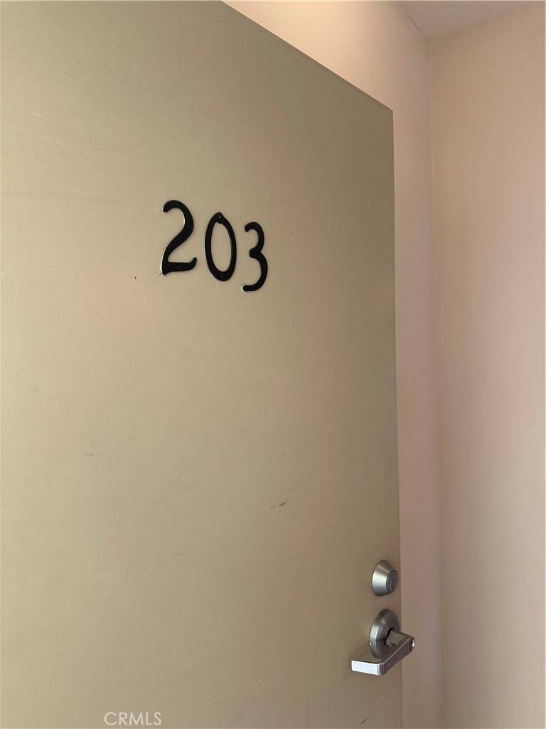 Studio City, CA 91406,12916 MOORPARK ST #203