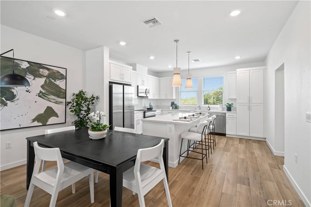 Pico Rivera, CA 90660,9343 Via Azul