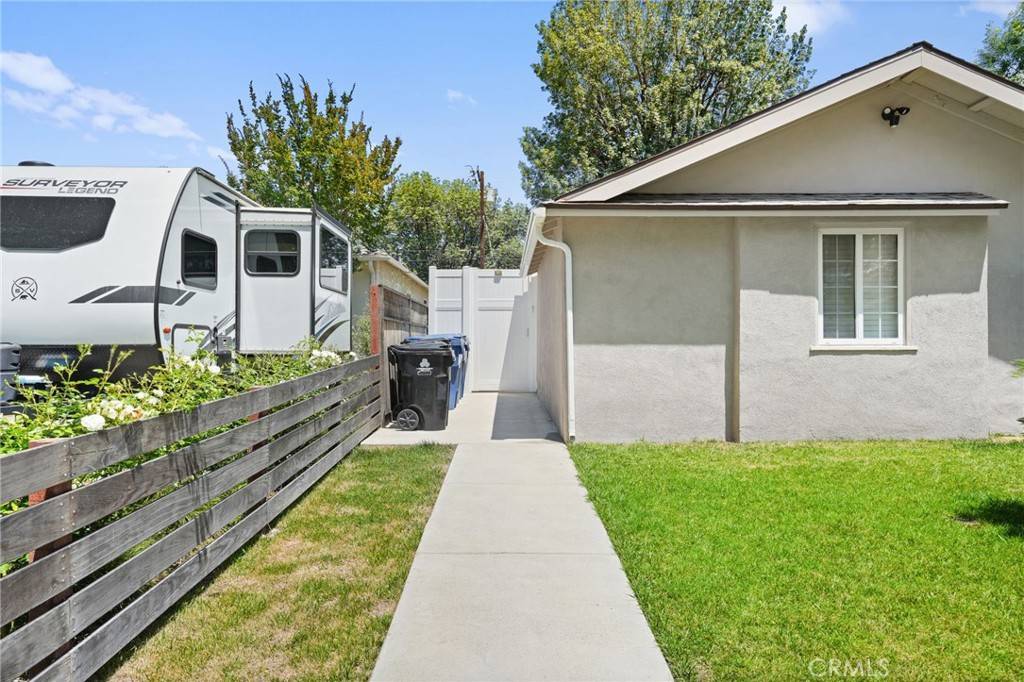 Reseda, CA 91335,6930 Enfield AVE