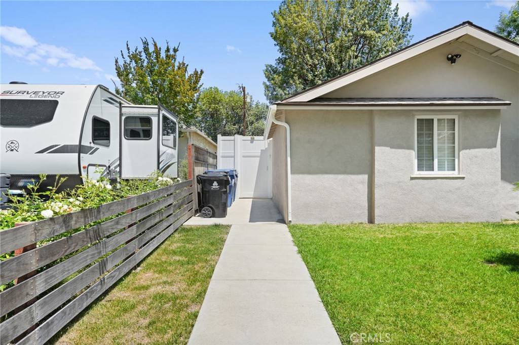 Reseda, CA 91335,6930 Enfield AVE