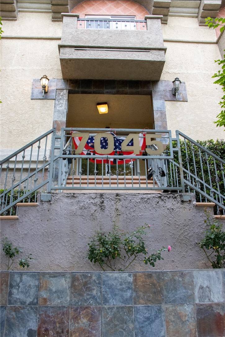 7045 Woodley AVE #124, Lake Balboa, CA 91406