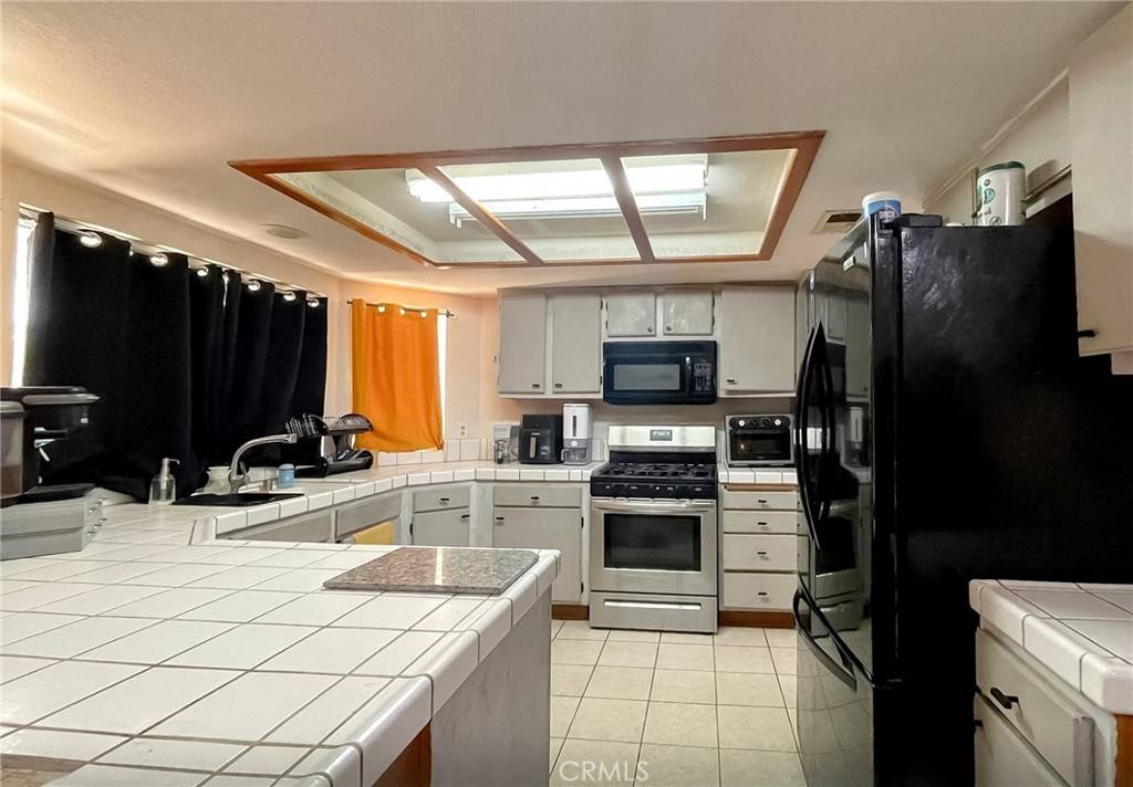 Palmdale, CA 93552,37543 Royal CT