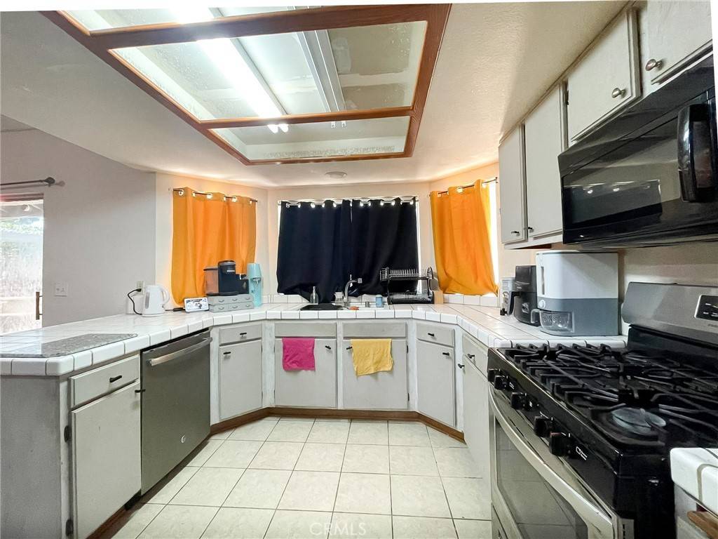 Palmdale, CA 93552,37543 Royal CT