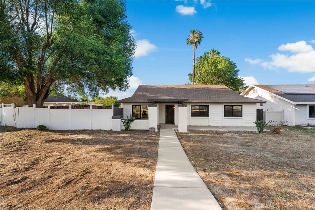 Corona, CA 92882,949 W Ontario AVE