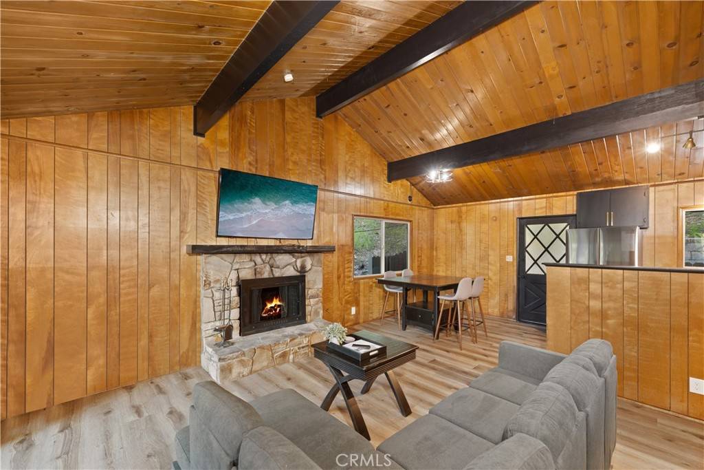 Crestline, CA 92325,990 Nesthorn DR