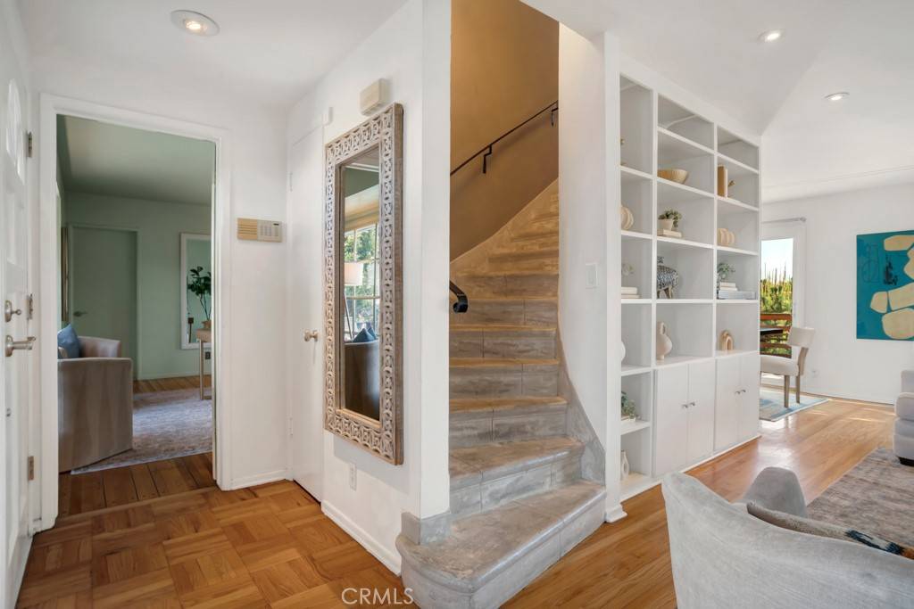 Los Angeles, CA 90046,8615 Skyline DR