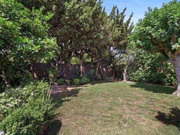 Sherman Oaks, CA 91423,13510 Valleyheart DR N