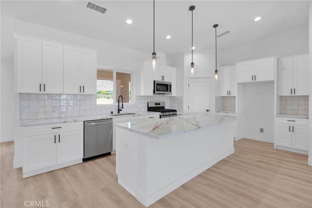 Apple Valley, CA 92307,15365 Laguna Seca DR