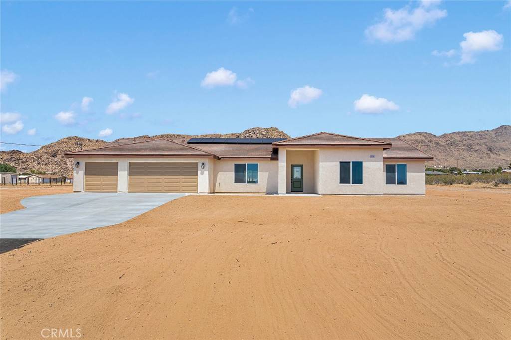 15365 Laguna Seca DR, Apple Valley, CA 92307