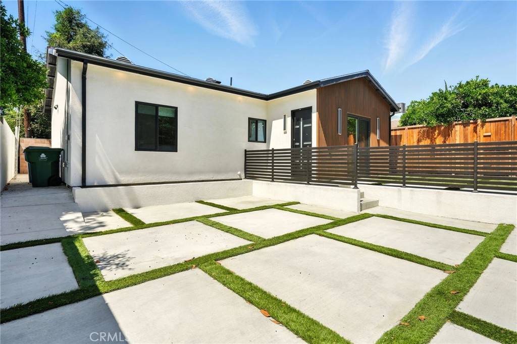 Valley Village, CA 91602,11443 Hortense