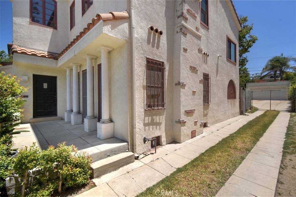 Los Angeles, CA 90019,918 S Muirfield RD