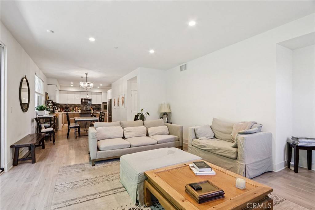 Winnetka, CA 91306,8328 N Cooper PL