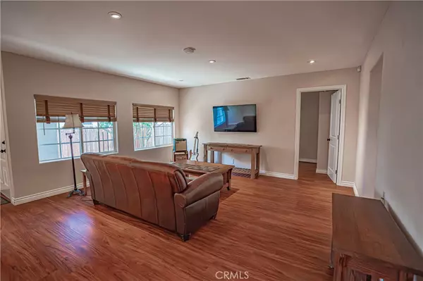 Tujunga, CA 91042,10743 Mountair AVE