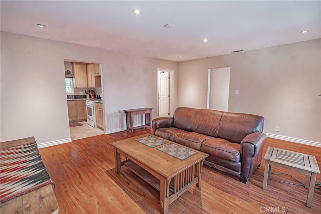 Tujunga, CA 91042,10743 Mountair AVE