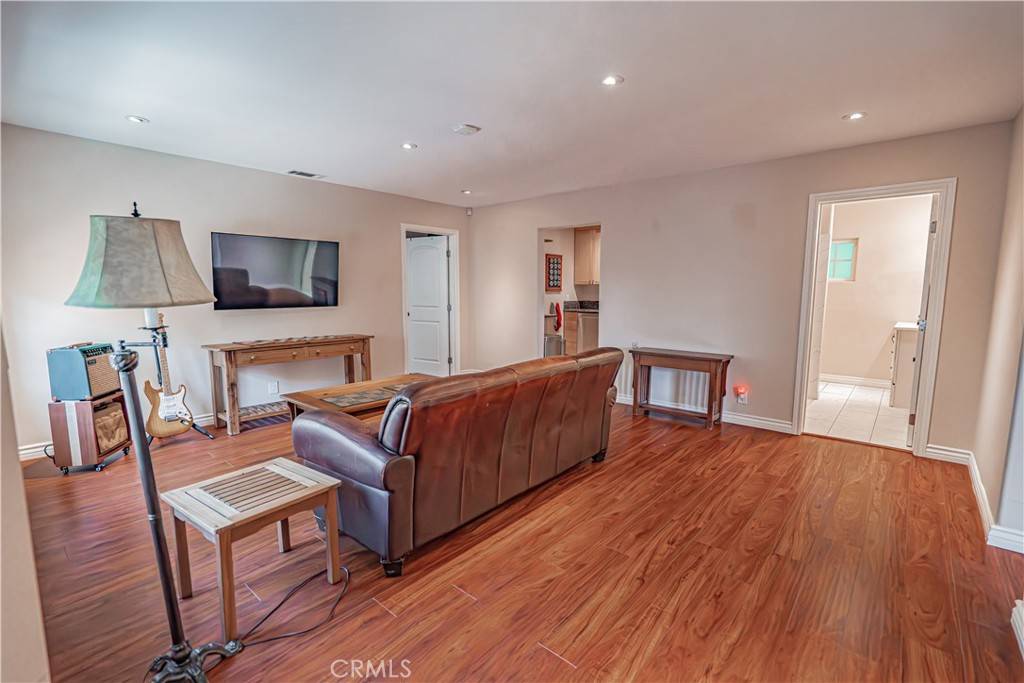 Tujunga, CA 91042,10743 Mountair AVE