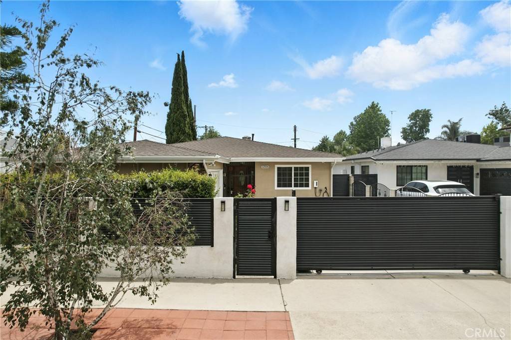 North Hollywood, CA 91606,12516 Archwood ST