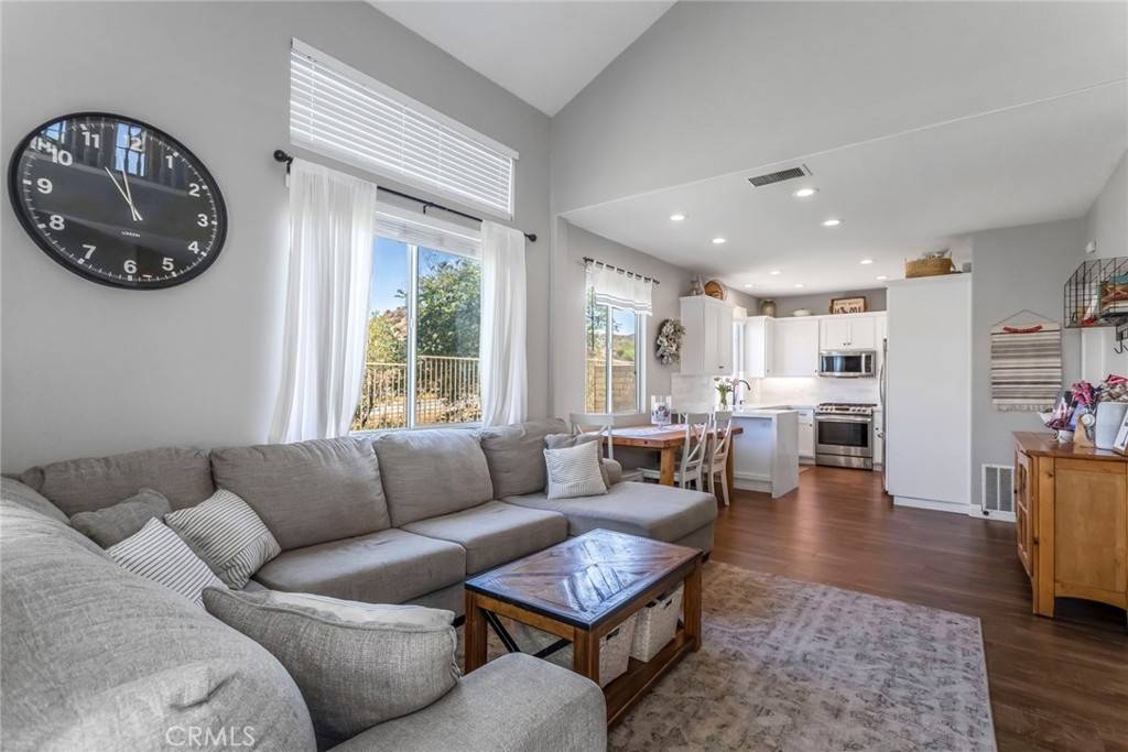 Valencia, CA 91354,28541 Calex DR