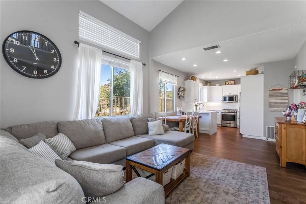 Valencia, CA 91354,28541 Calex DR