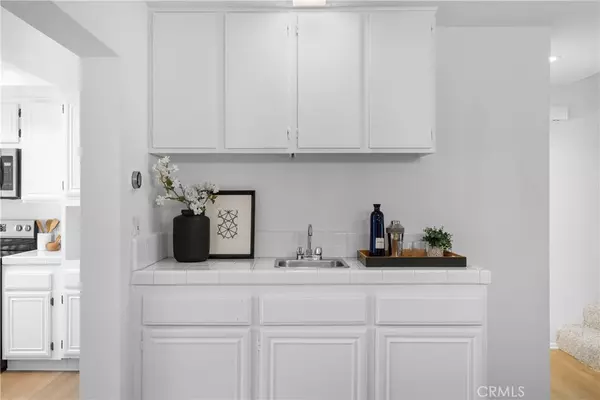 Woodland Hills, CA 91367,21500 Califa ST #162